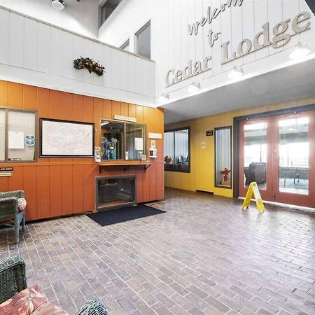 Cute Lower Level Cedar Lodge Room With Balcony & Lake Views! Laconia Eksteriør billede