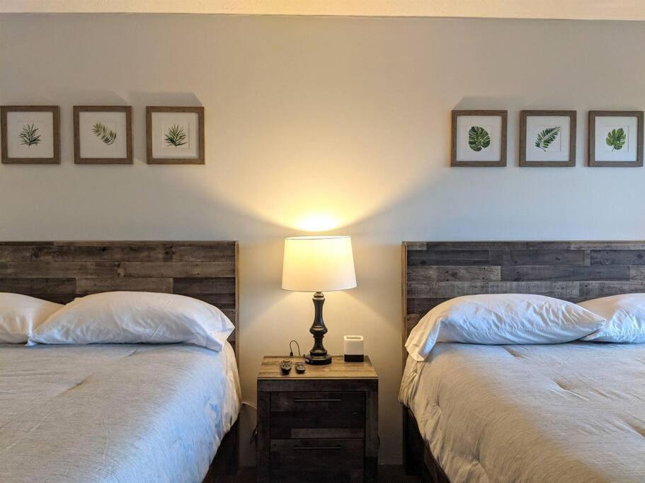 Cute Lower Level Cedar Lodge Room With Balcony & Lake Views! Laconia Eksteriør billede