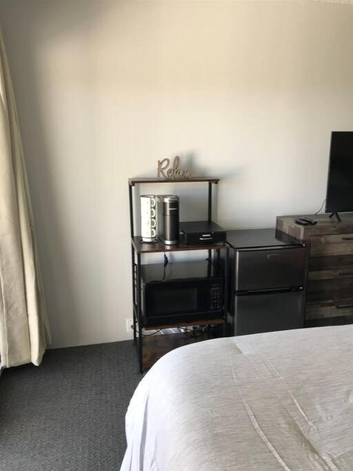 Cute Lower Level Cedar Lodge Room With Balcony & Lake Views! Laconia Eksteriør billede