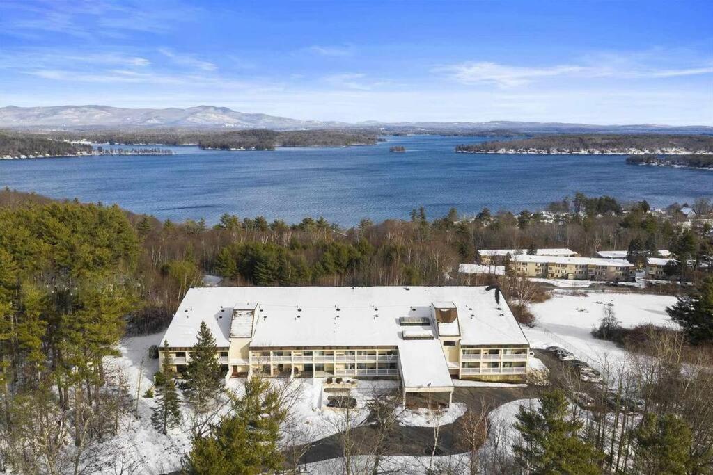 Cute Lower Level Cedar Lodge Room With Balcony & Lake Views! Laconia Eksteriør billede